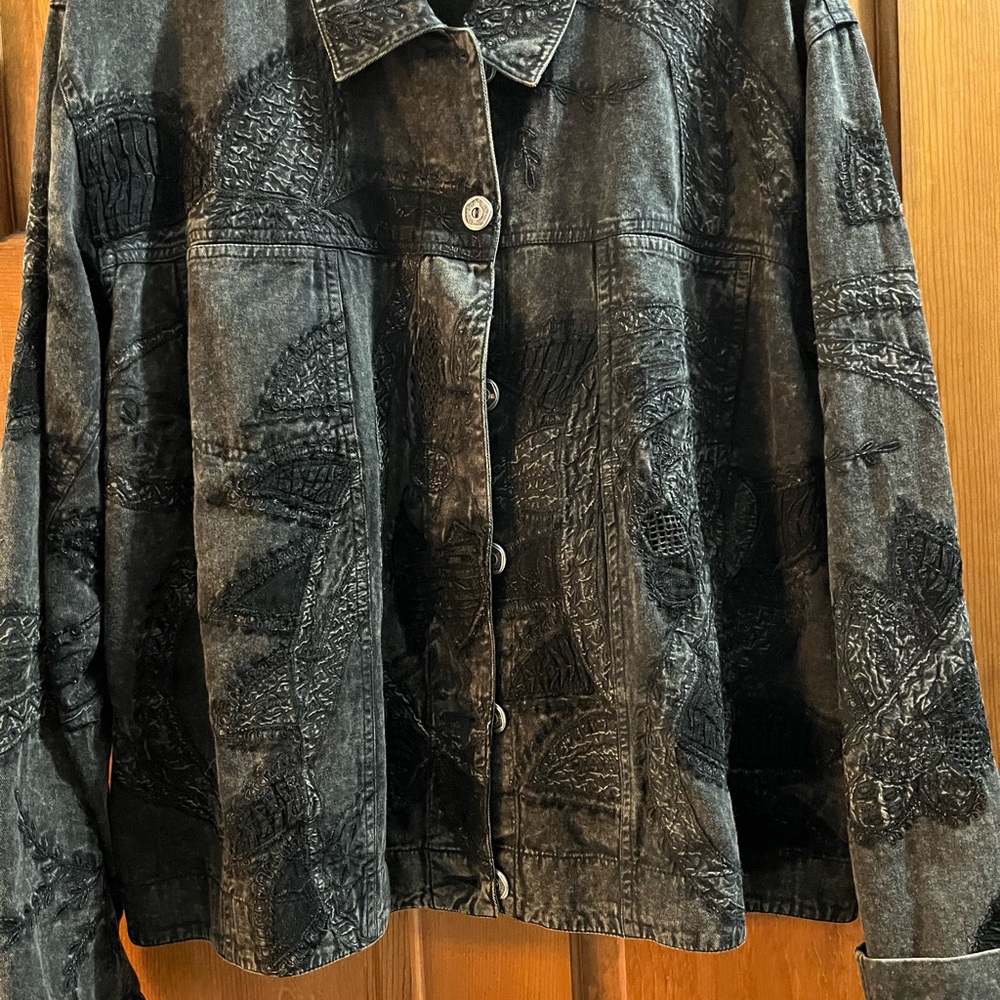Chico's light weight Black Jean Jacket embroidered details size 3 - Picture 7 of 7